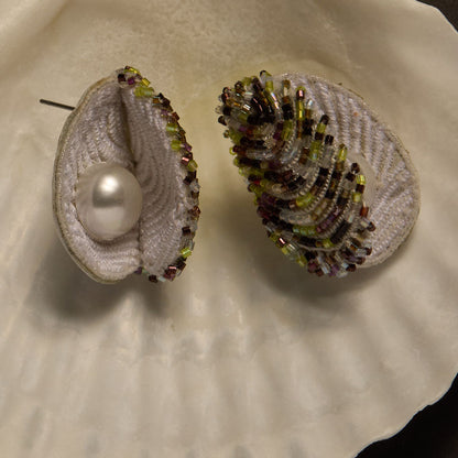 Oyster Earrings Grey