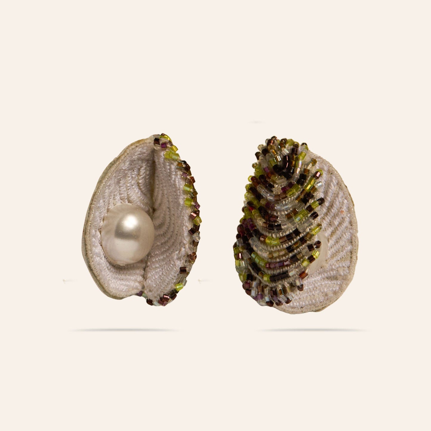 Oyster Earrings Grey